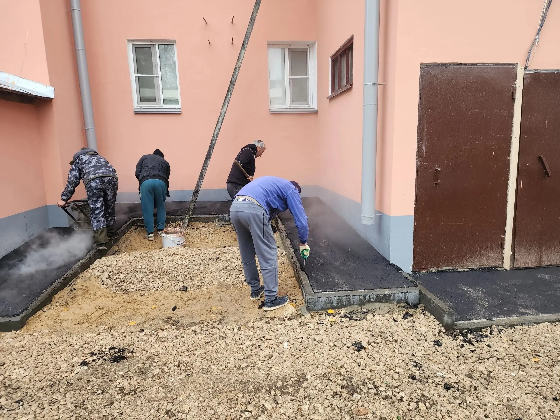 Дорожная техника на объекте асфальтирования